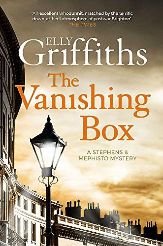 Elly Griffiths: The Vanishing Box (Hardcover, 2017, Quercus)