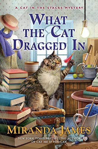 Miranda James: What the Cat Dragged In (Hardcover, 2021, Berkley)