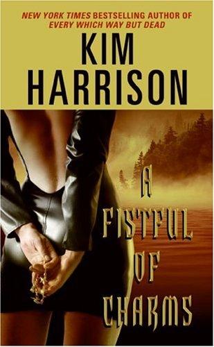 Kim Harrison: A Fistful of Charms (Rachel Morgan, Book 4) (Paperback, 2006, HarperTorch)