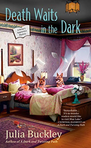 Julia Buckley: Death Waits in the Dark (Paperback, 2019, Berkley)