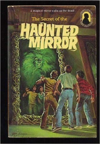 M. V. Carey: Alfred Hitchcock and the three investigators in The secret of the haunted mirror. (1974, Random House)
