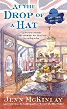 Jenn McKinlay: At the drop of a hat (2015)